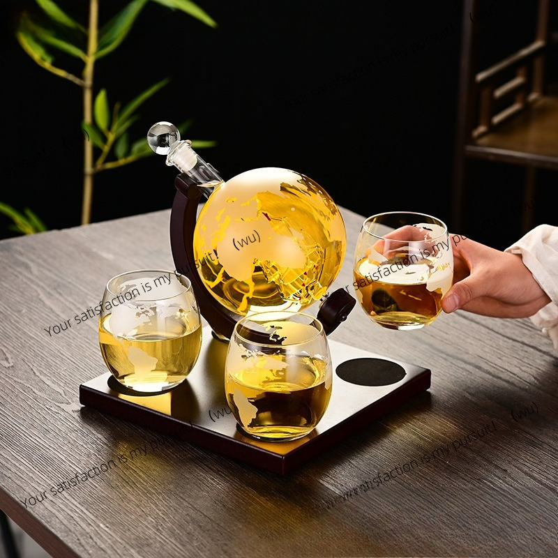 Creative Whiskey Glass Bottle  - đánh giá và giá Decanter Globe Set